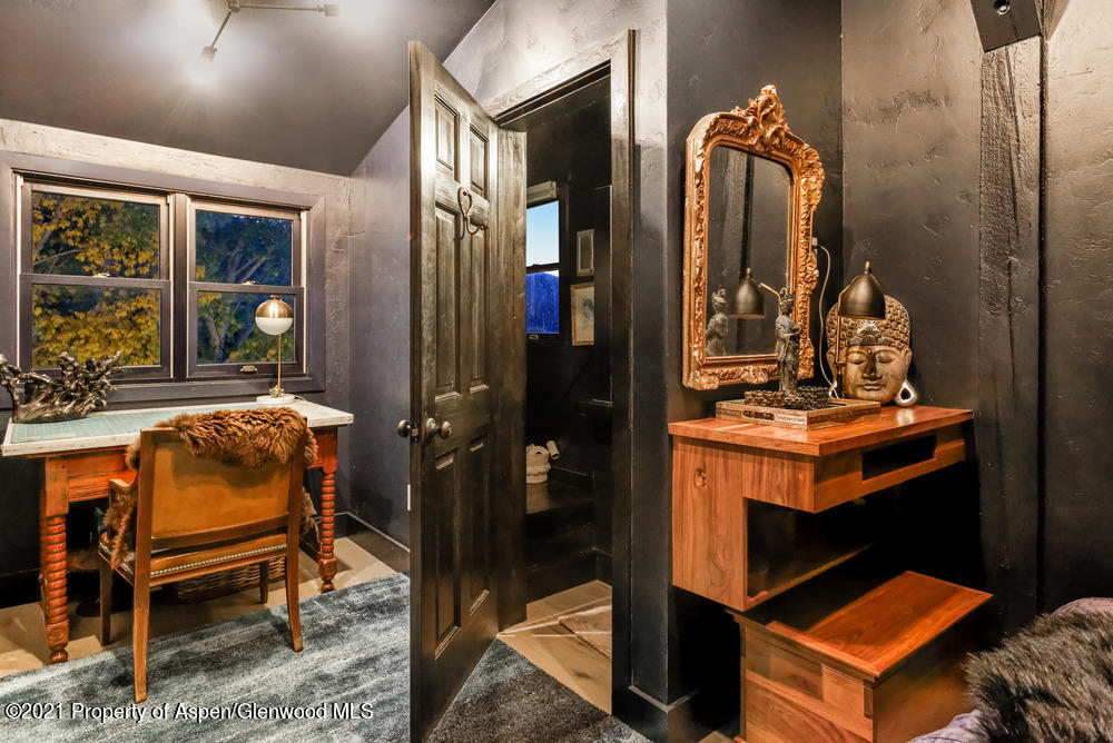 2661 Juniper Hill Road Aspen, CO 81611 - Photo 21 of 31 a room with chairs and musical instruments