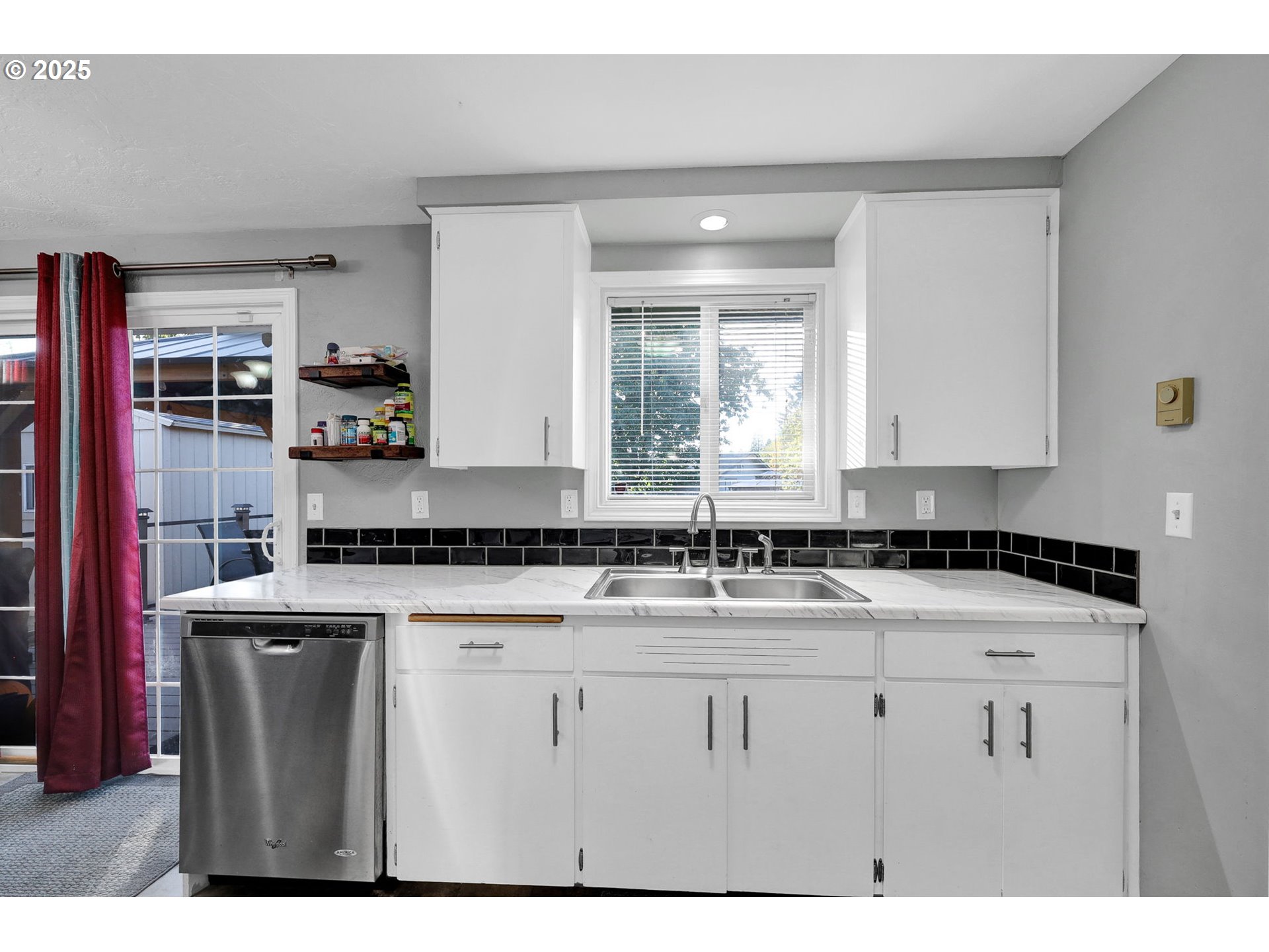 1756 10th Street Springfield, OR 97477 - Photo 12 of 38