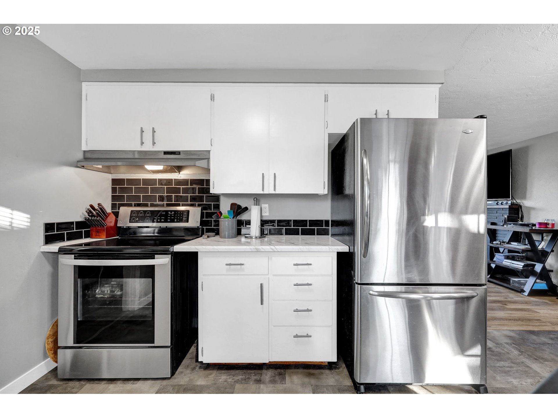 1756 10th Street Springfield, OR 97477 - Photo 13 of 38