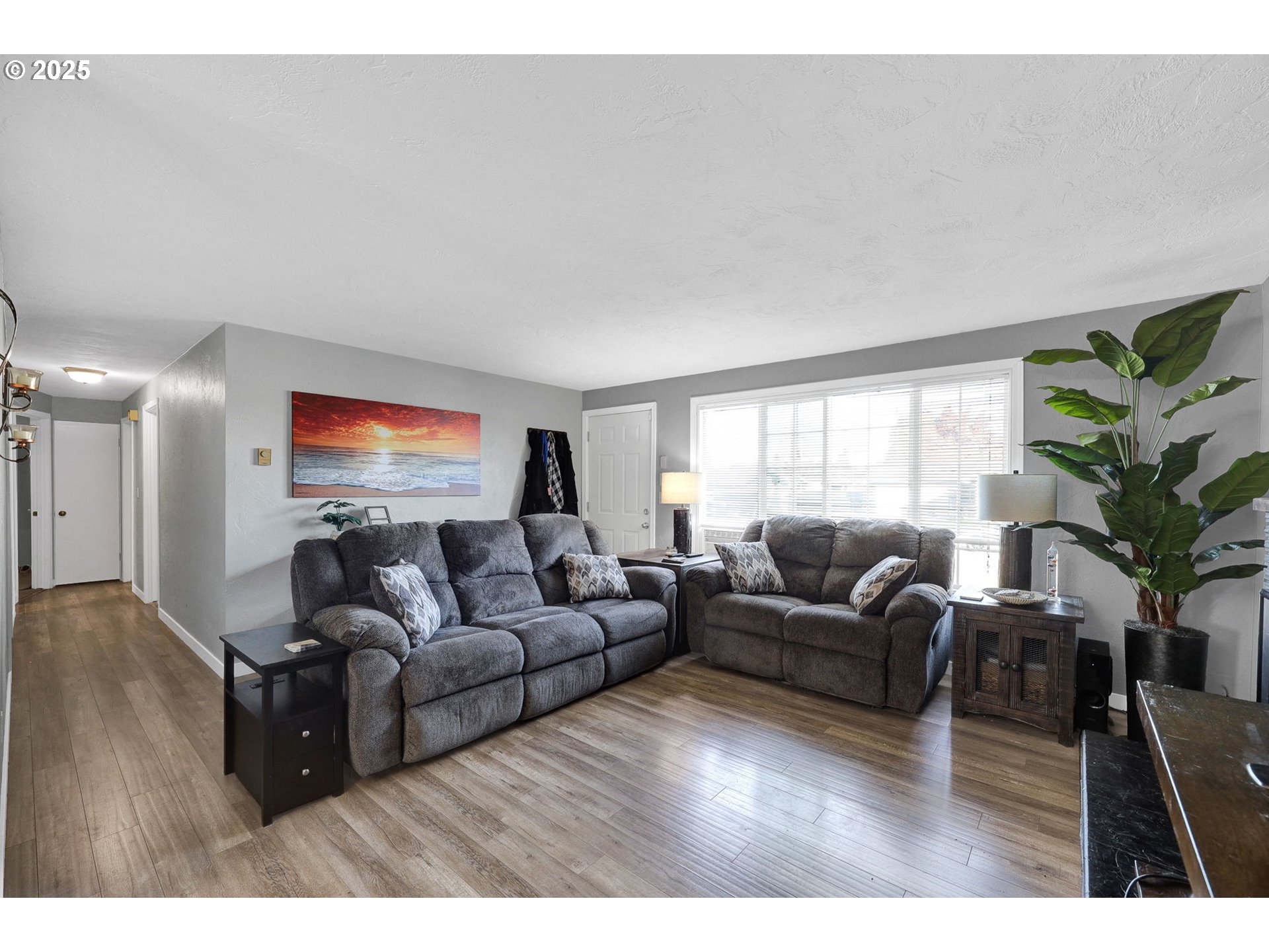 1756 10th Street Springfield, OR 97477 - Photo 2 of 38 Living Room