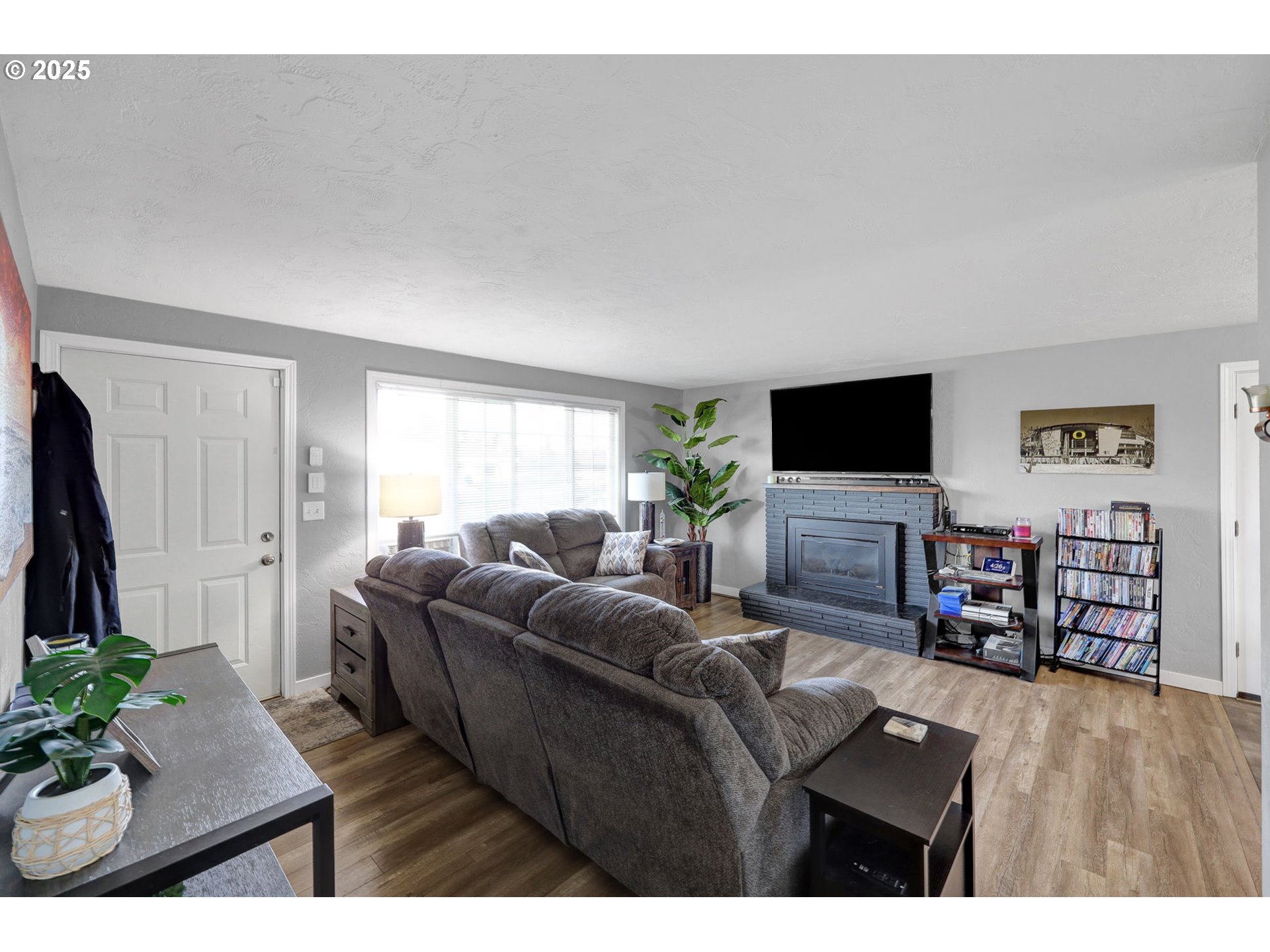 1756 10th Street Springfield, OR 97477 - Photo 3 of 38