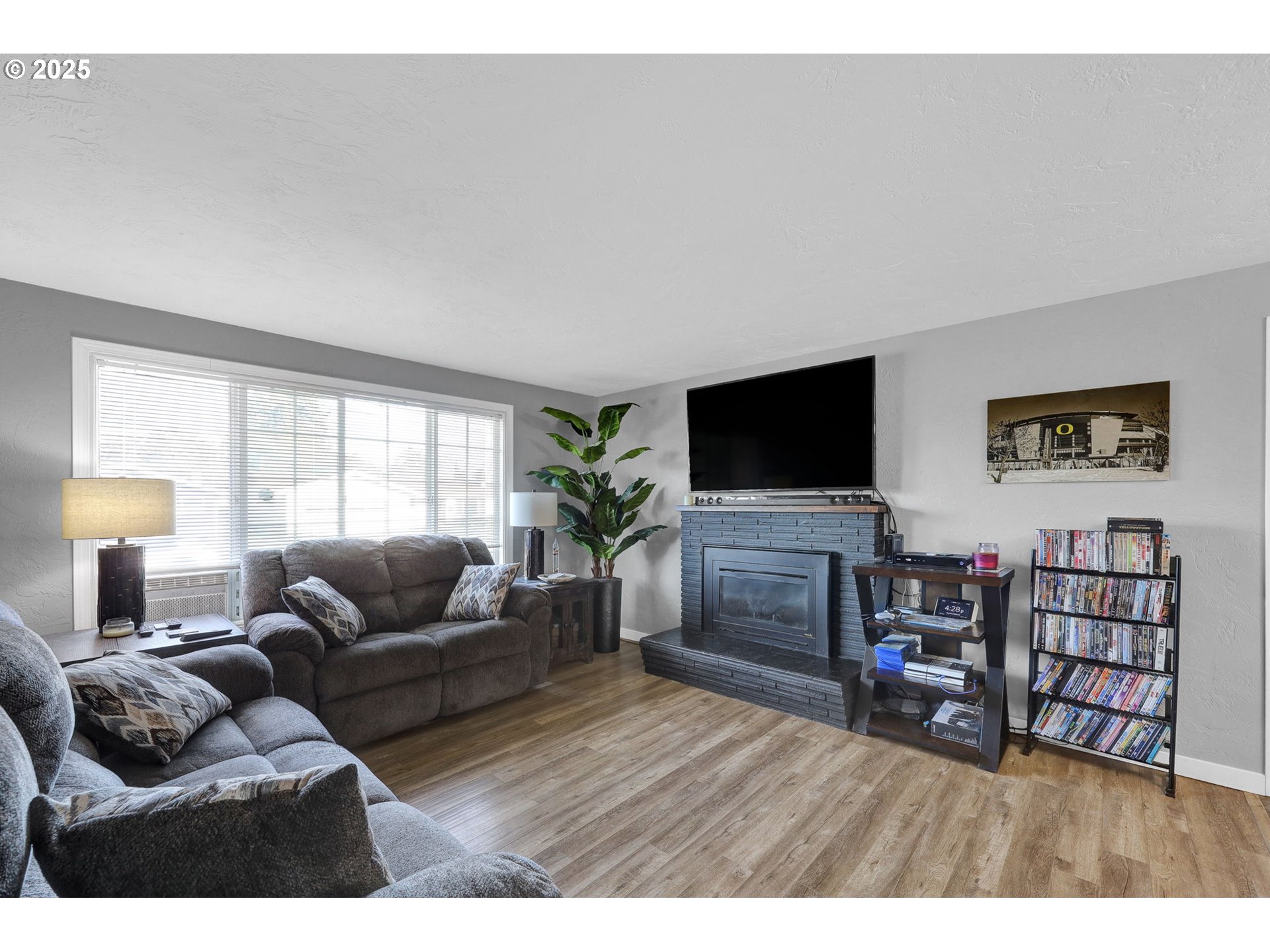 1756 10th Street Springfield, OR 97477 - Photo 4 of 38