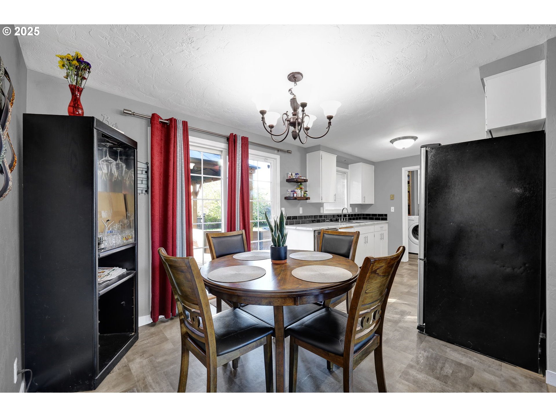 1756 10th Street Springfield, OR 97477 - Photo 7 of 38