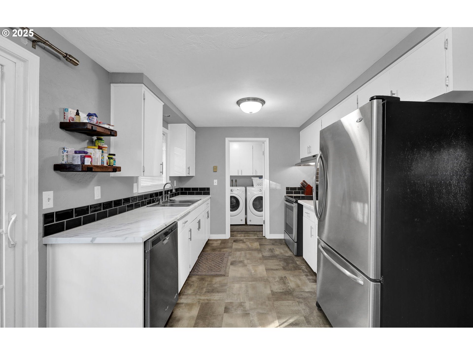 1756 10th Street Springfield, OR 97477 - Photo 10 of 38 Kitchen