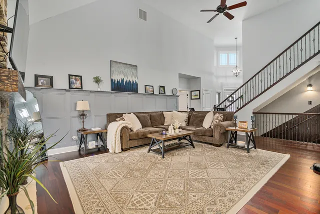 $699,999 | 12165 West Castle Drive, Mokena, IL 60448