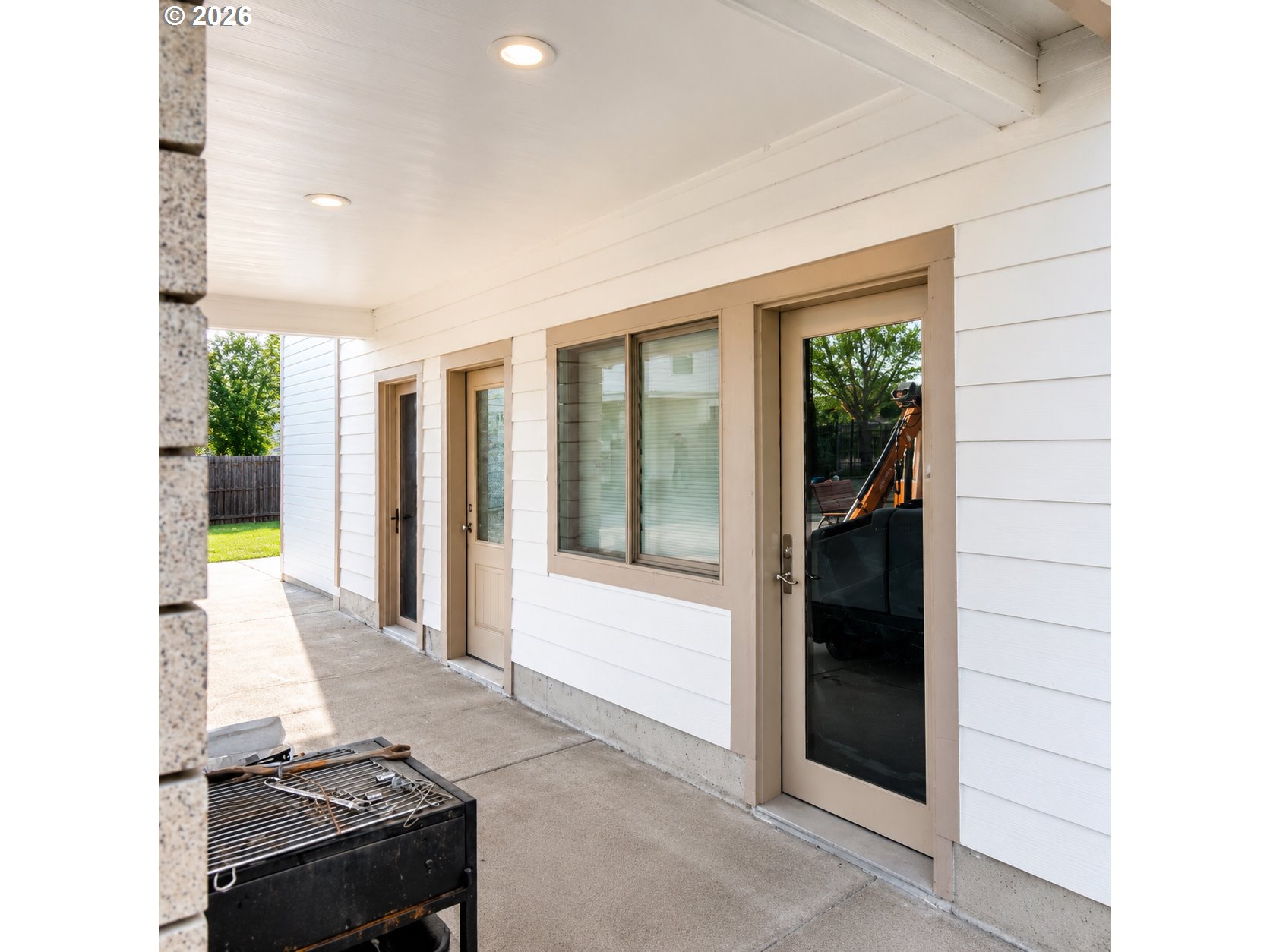 2775 Molalla Road Woodburn, OR 97071 - Photo 19 of 40 a view of a living room and entry way