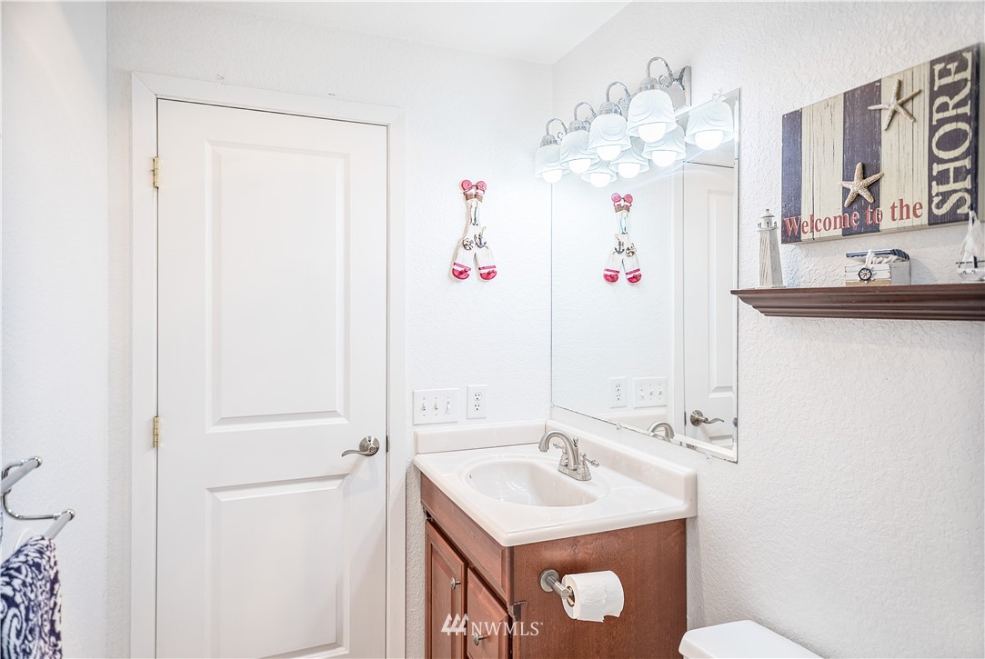 318 161st Place Southeast Bothell, WA 98012 - Photo 11 of 24 a bathroom with a sink vanity and a mirror