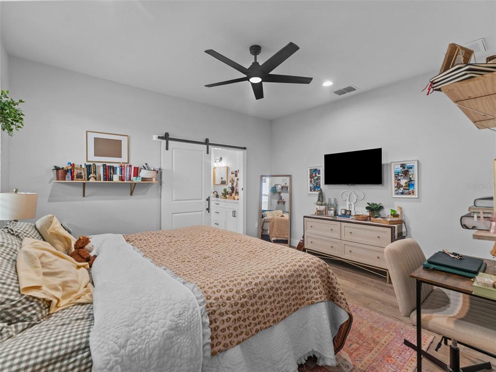 3103 West Leroy Street Tampa, FL 33607 - Photo 11 of 29 a bedroom with a bed and a flat screen tv