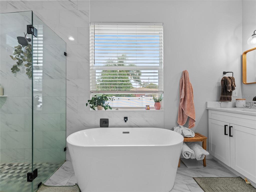 3103 West Leroy Street Tampa, FL 33607 - Photo 14 of 29 a bathroom with a tub sink and mirror