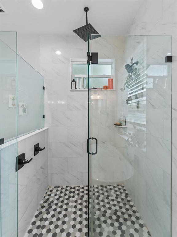 3103 West Leroy Street Tampa, FL 33607 - Photo 15 of 29 a bathroom with a shower