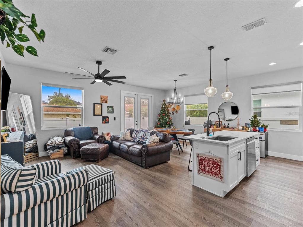 3103 West Leroy Street Tampa, FL 33607 - Photo 3 of 29 a living room with furniture kitchen and a table