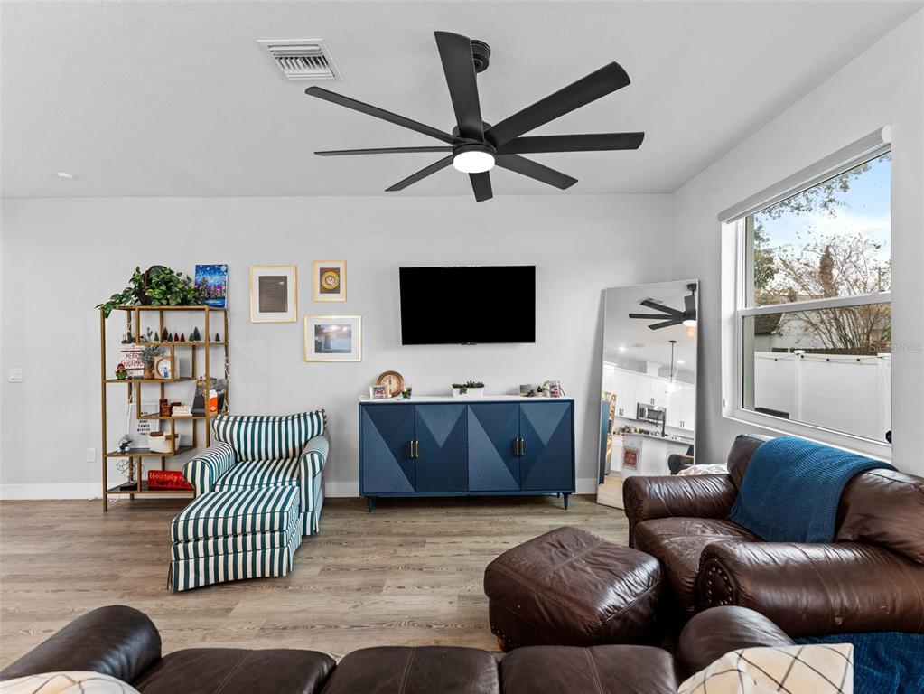 3103 West Leroy Street Tampa, FL 33607 - Photo 6 of 29 a living room with furniture and a flat screen tv