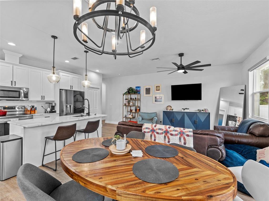 3103 West Leroy Street Tampa, FL 33607 - Photo 9 of 29 a kitchen with a dining table and chairs