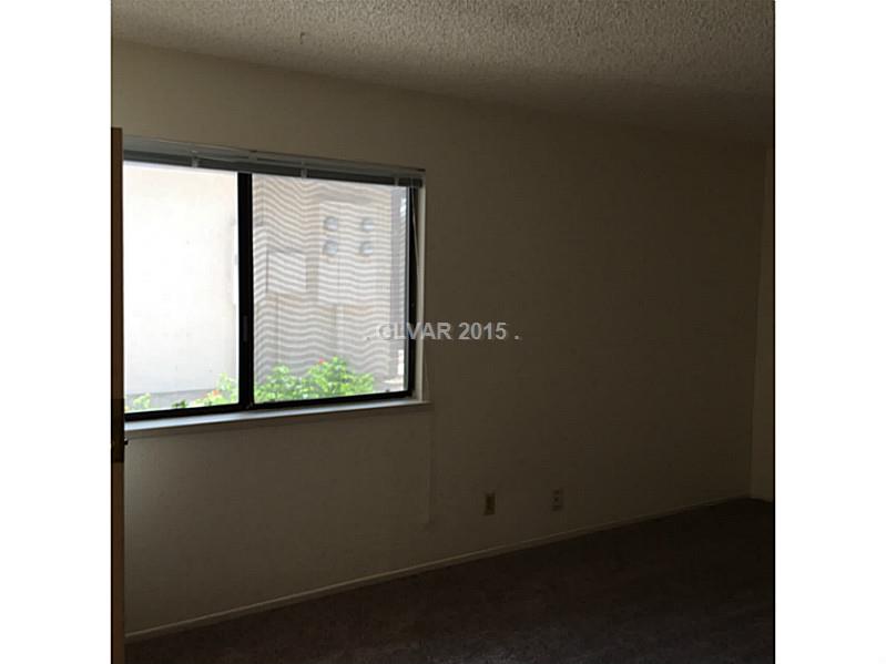 5733 Smoke Ranch Road, Unit B Las Vegas, NV 89108 - Photo 4 of 34 Living Room.