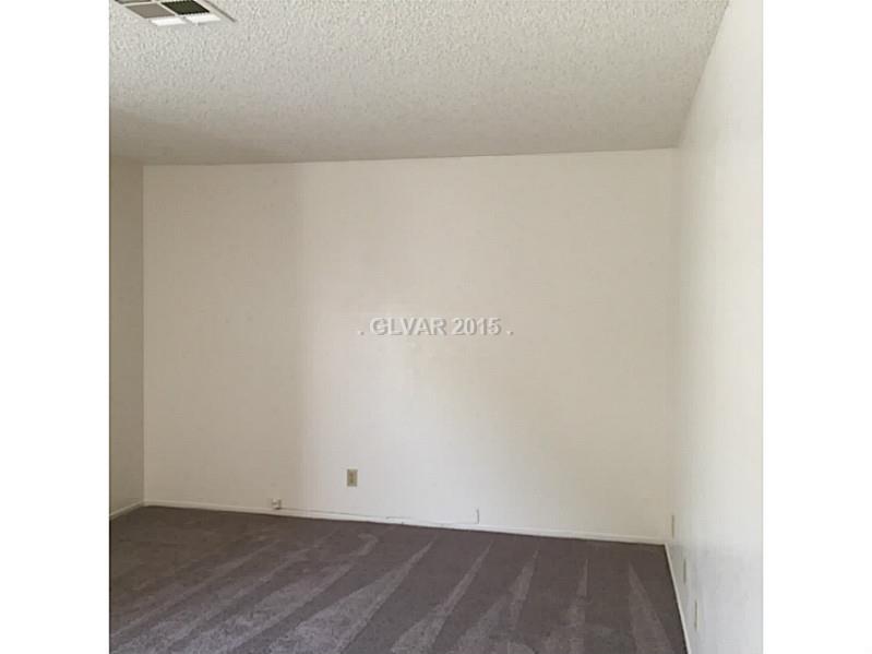 5733 Smoke Ranch Road, Unit B Las Vegas, NV 89108 - Photo 5 of 34 Living Room.