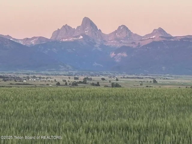 $4,599,999 | 4245 North 8000 West, Tetonia, ID 83452