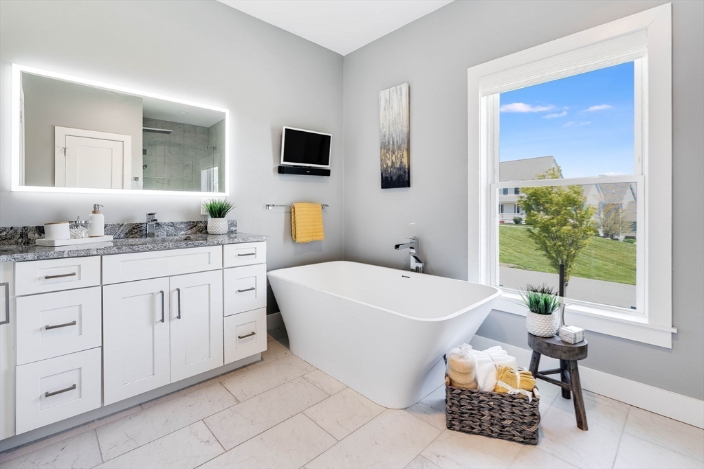 10 Hilltop Road Danvers, MA 01923 - Photo 6 of 37 Gallery Image 6