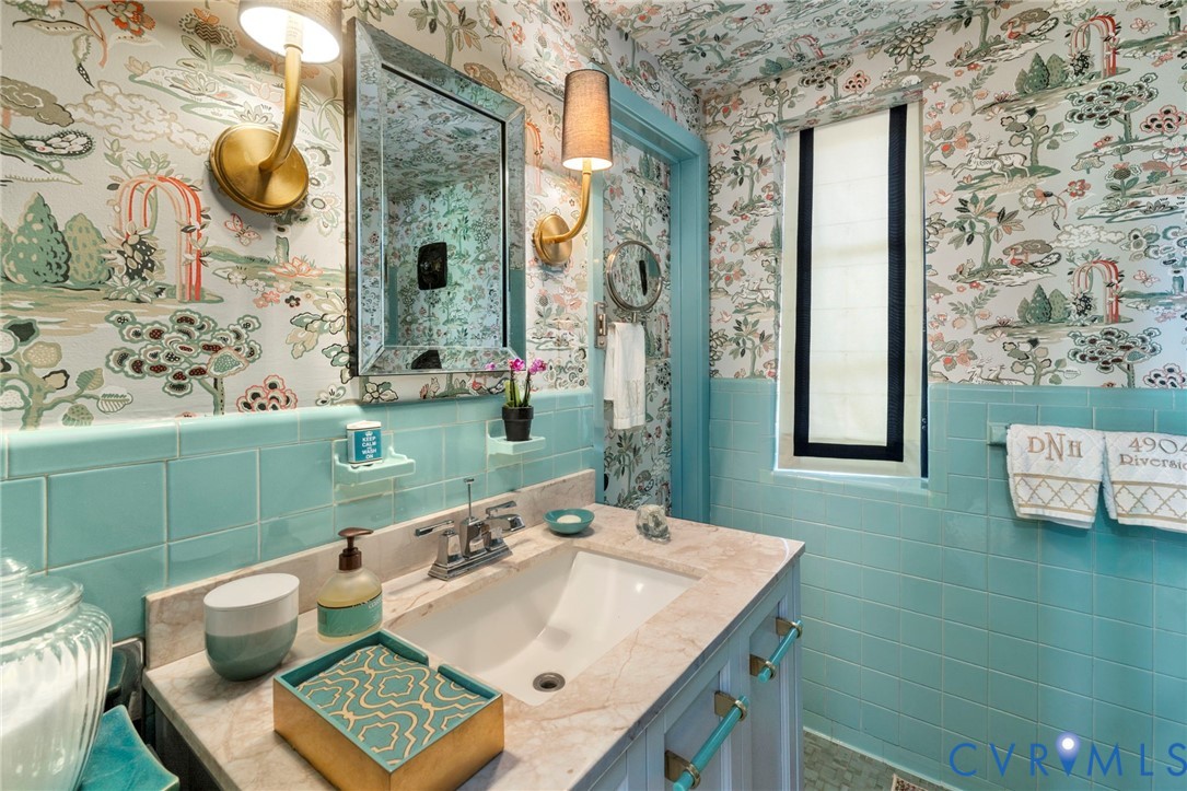 4904 Riverside Drive Richmond, VA 23225 - Photo 26 of 42 a bathroom with a sink mirror and a bathtub