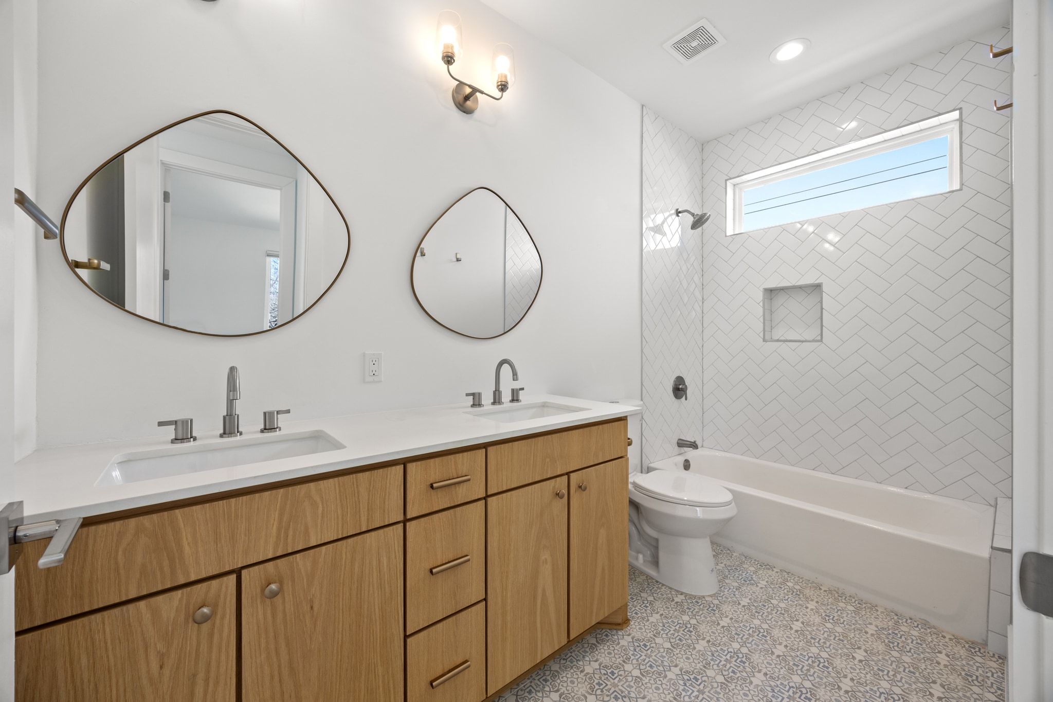 106 West Croslin Street, Unit 1 Austin, TX 78752 - Photo 20 of 31 a bathroom with a double vanity sink mirror and toilet