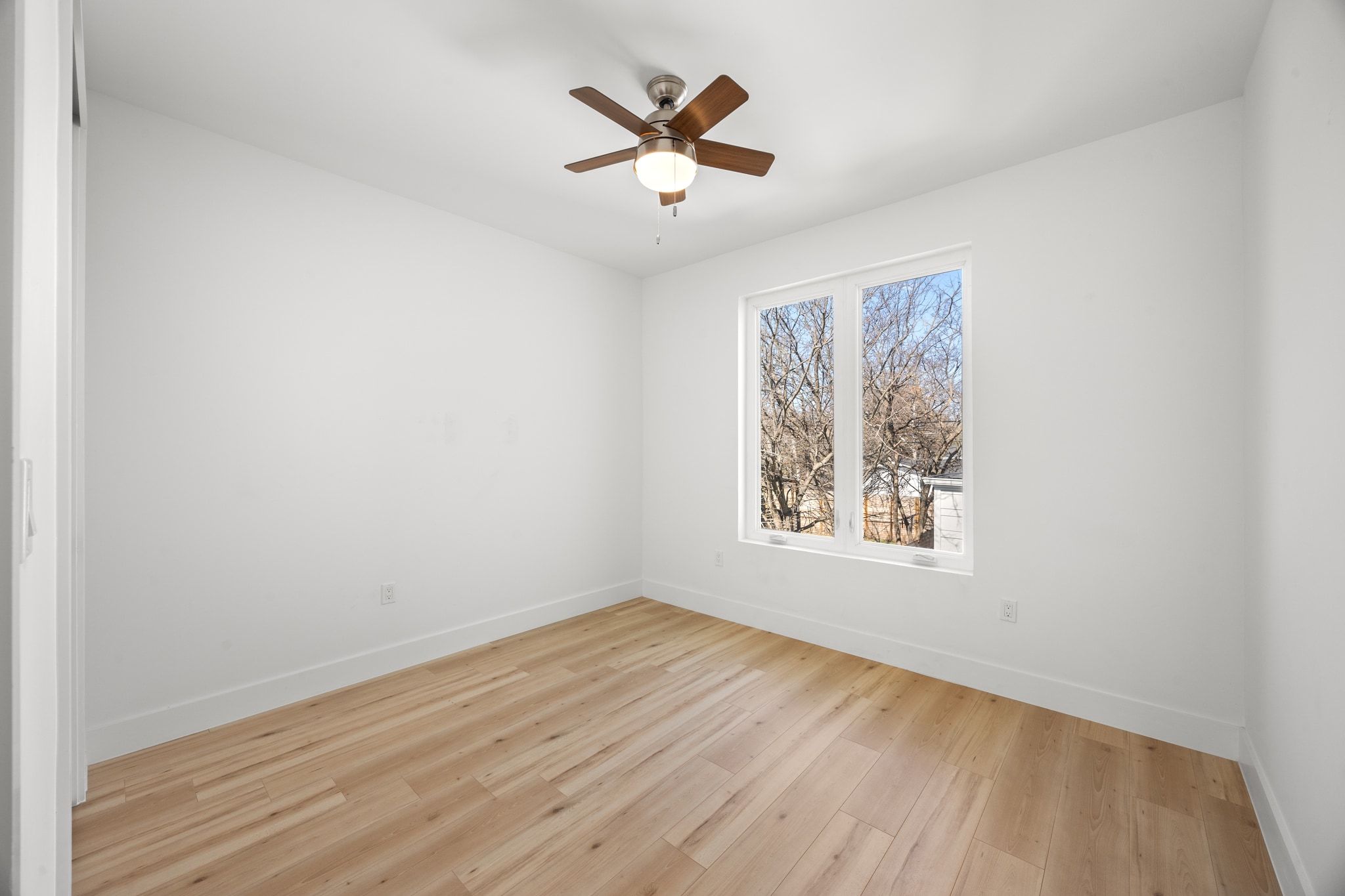 106 West Croslin Street, Unit 1 Austin, TX 78752 - Photo 23 of 31 an empty room with wooden floor and windows