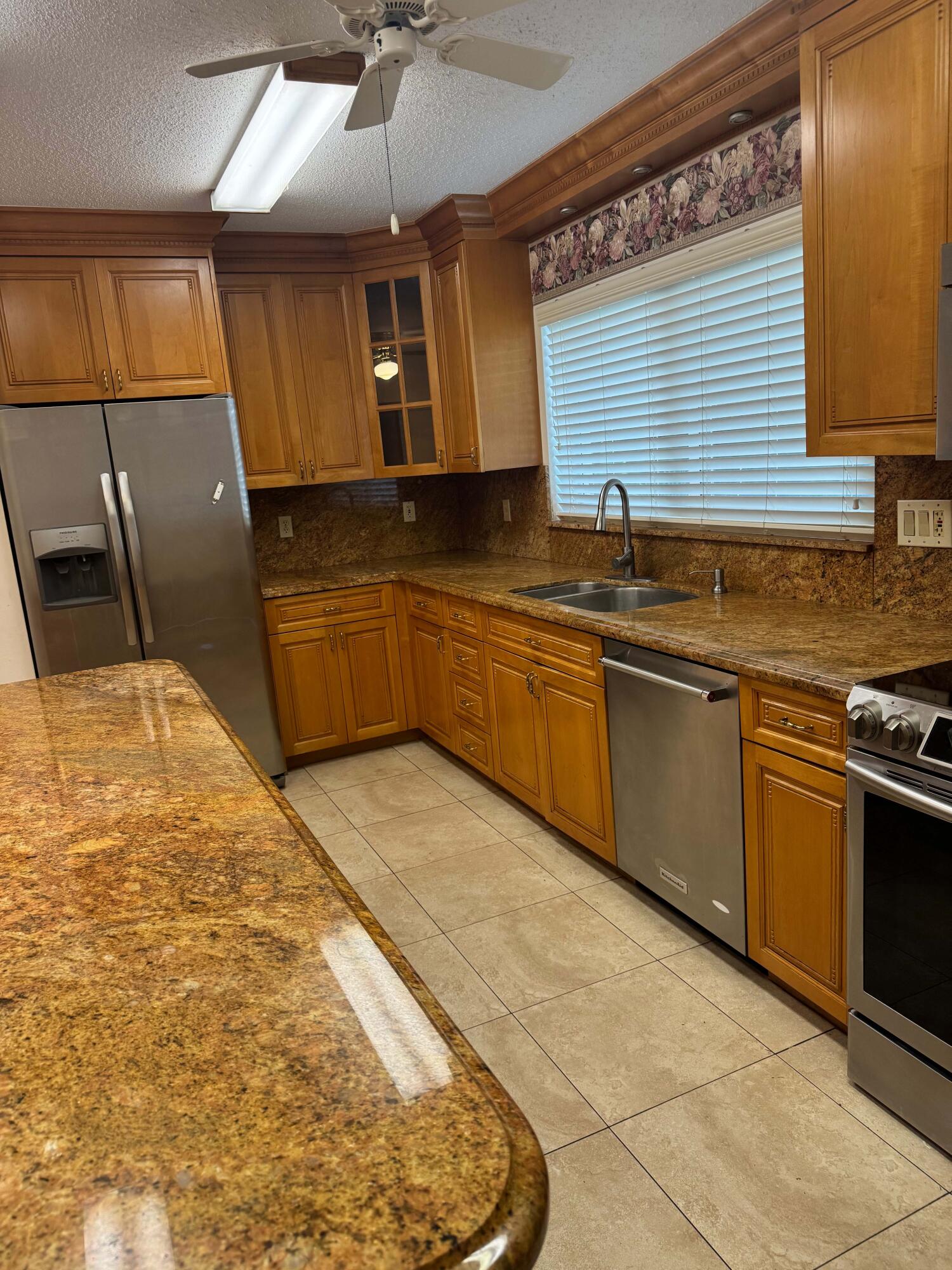 999 Pepperridge Terrace Boca Raton, FL 33486 - Photo 8 of 40 Kitchen3