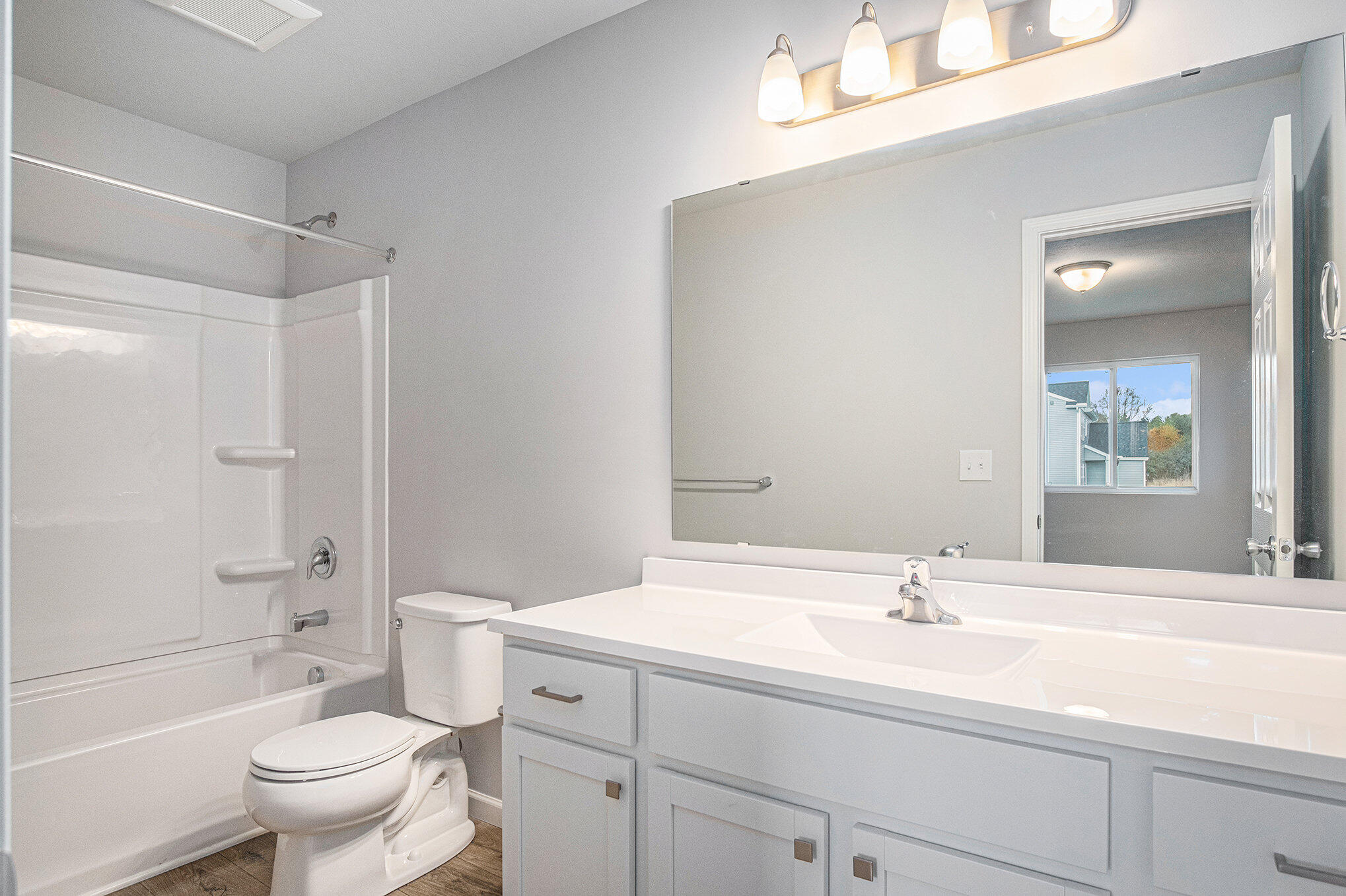 12823 High Rdg Court Freeport, MI 49325 - Photo 11 of 30 HRA013-i1880-Primary Bath