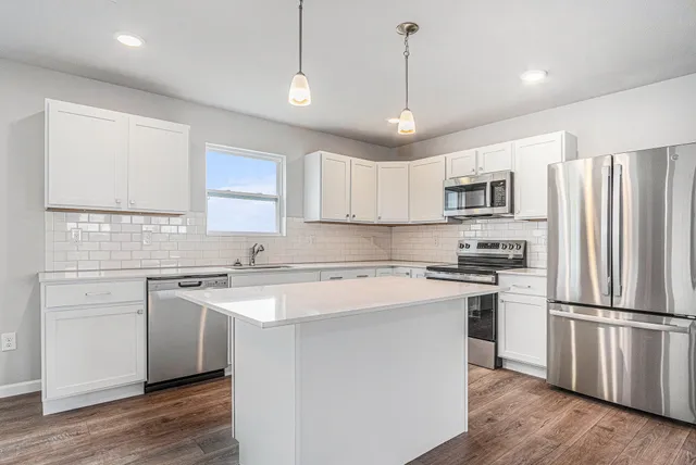 $399,900 | 12823 High Rdg Court, Freeport, MI 49325