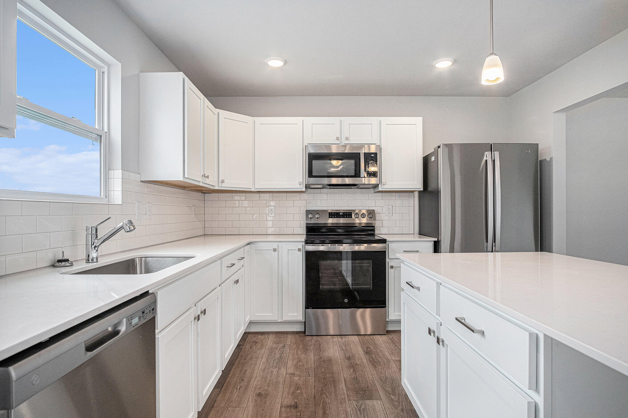 12823 High Rdg Court Freeport, MI 49325 - Photo 5 of 29 HRA013-i1880-Kitchen2