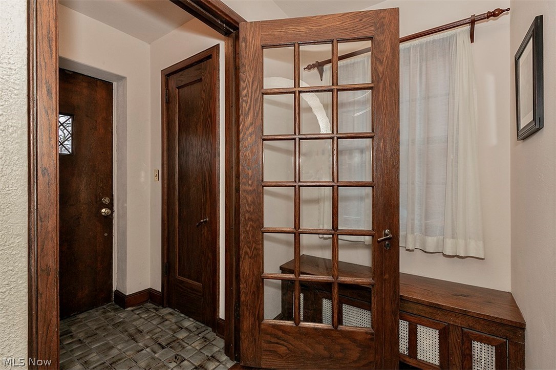 3389 Daleford Road Cleveland, OH 44120 - Photo 2 of 34 Gallery Image 2