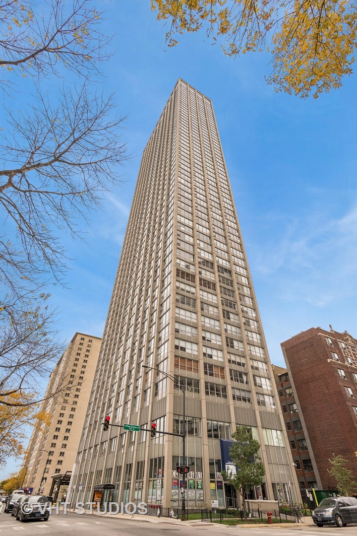 655 West Irving Park Road, Unit 5516 Chicago, IL 60613 - Photo 1 of 23