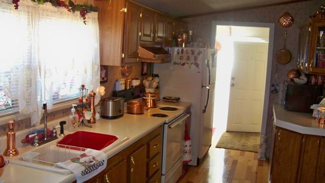 8132 Chestnut Ridge Road Lynchburg, TN 37352 - Photo 5 of 20 Large 15x12 eat-in kitchen