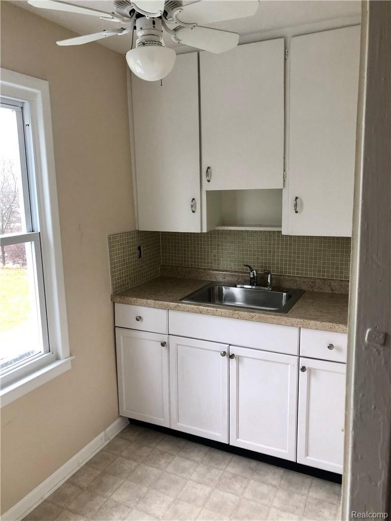 7443 Davison Road Davison, MI 48423 - Photo 14 of 25 E64ED4FE-42DE-4AA8-8D49-B2DBD5469322.jpeg