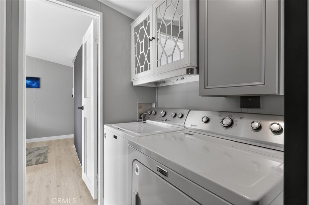 2801 Johnson Road, Unit 14 Frazier Park, CA 93225 - Photo 29 of 30 a utility room with dryer and washer