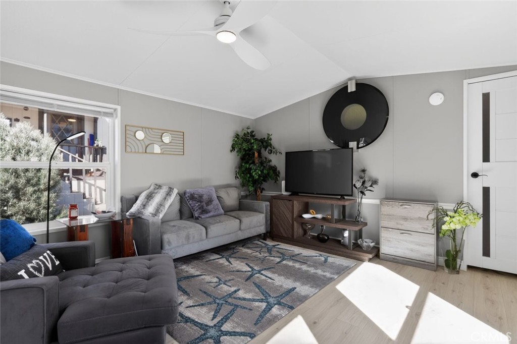 2801 Johnson Road, Unit 14 Frazier Park, CA 93225 - Photo 10 of 30 a living room with furniture