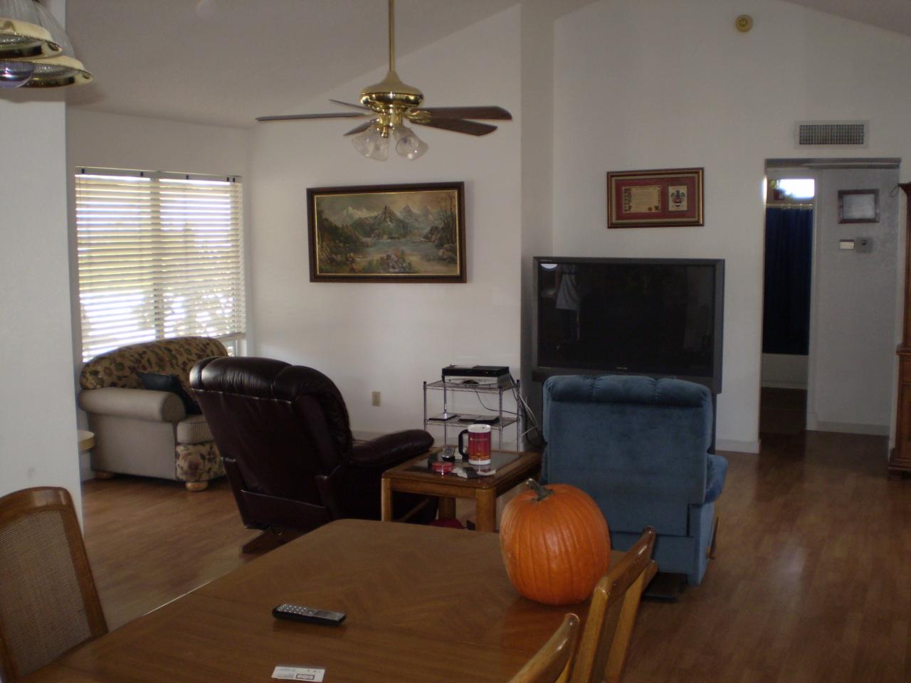 1308 East Utopia Road Phoenix, AZ 85024 - Photo 2 of 6 Living room