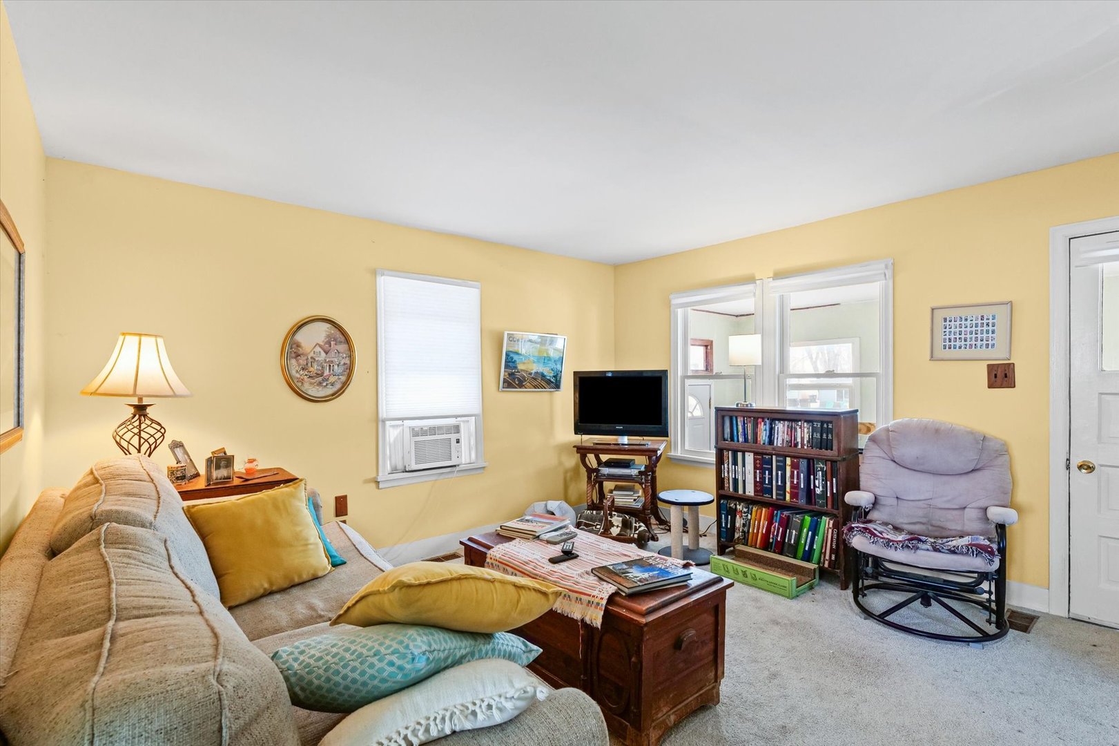 524 North State Street Gibson City, IL 60936 - Photo 7 of 22 a living room with furniture a flat screen tv and a window