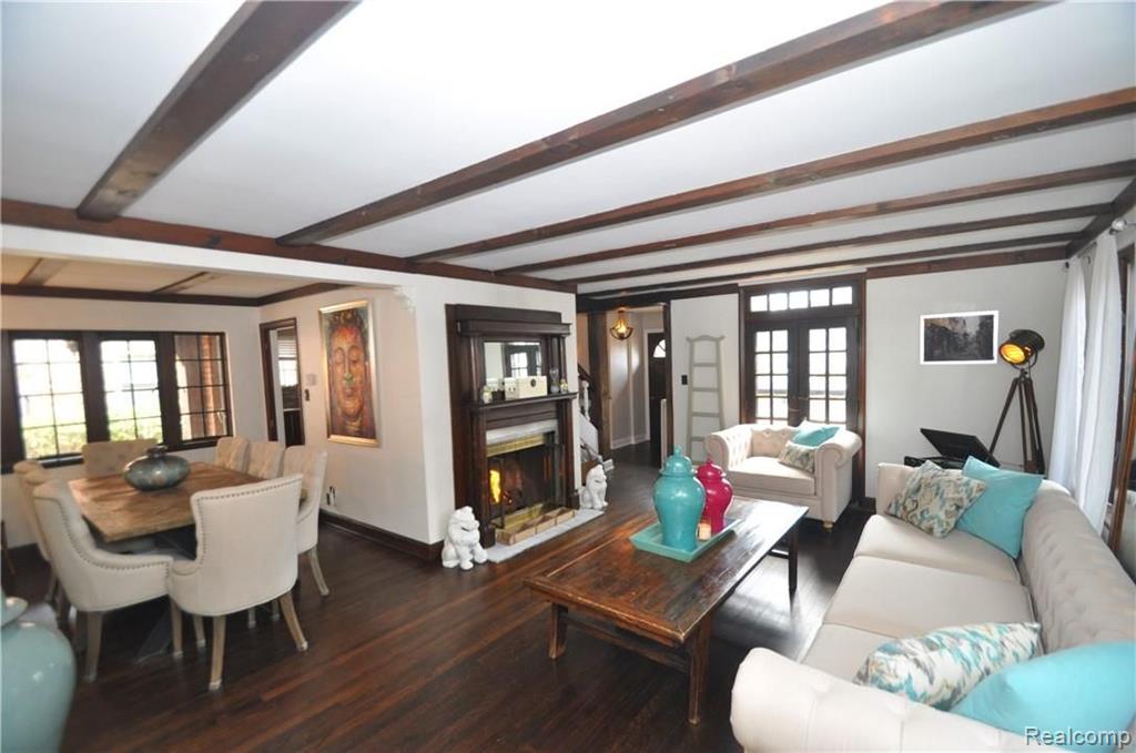 1540 Oxford Road Grosse Pointe Woods, MI 48236 - Photo 3 of 32