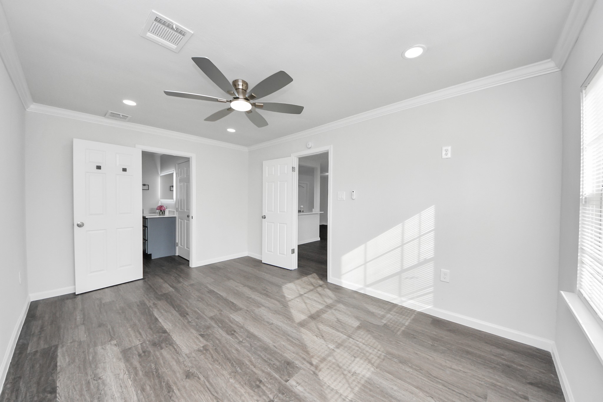 6511 Mohawk Street Houston, TX 77016 - Photo 11 of 28 MASTER BED