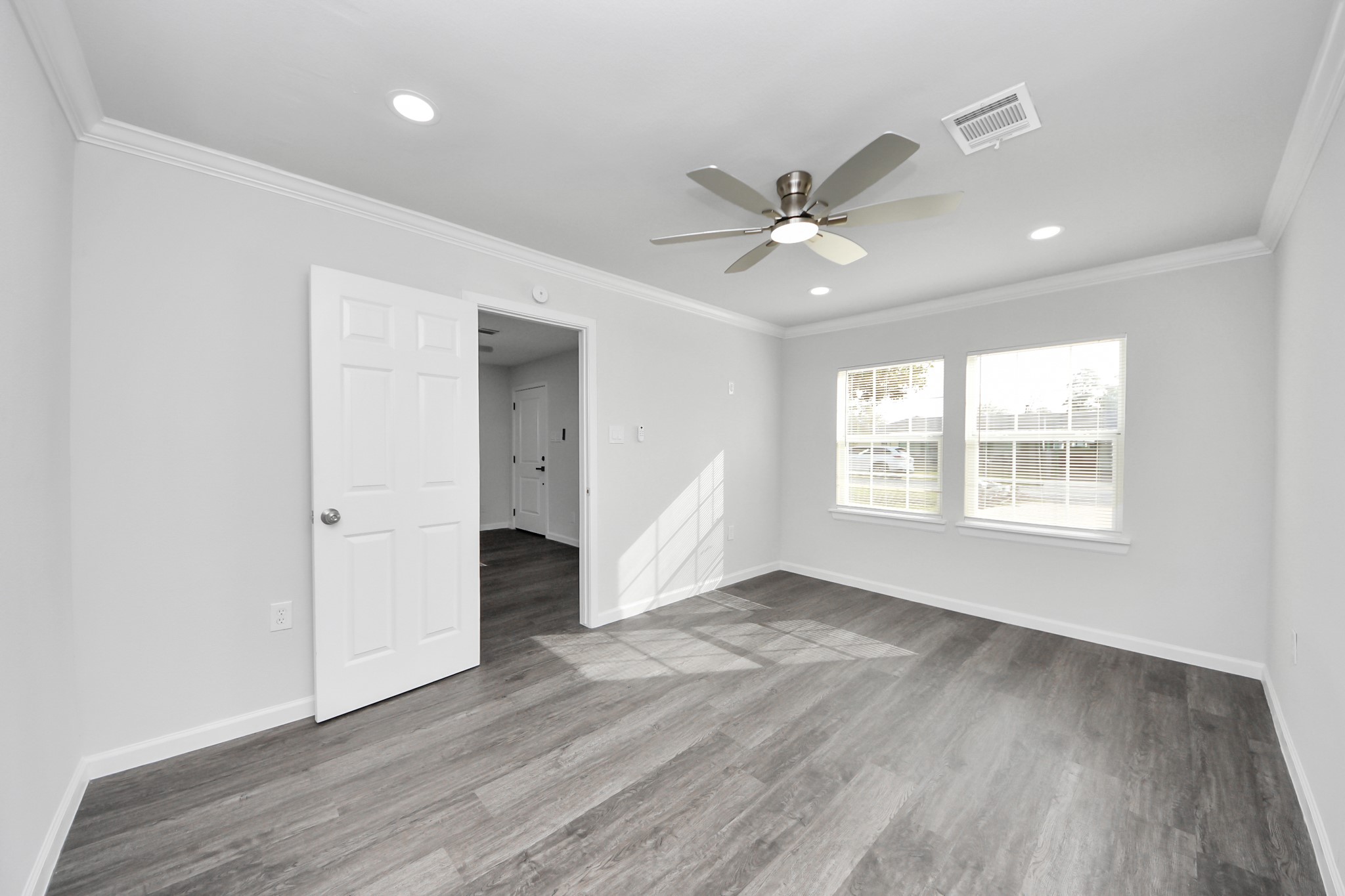 6511 Mohawk Street Houston, TX 77016 - Photo 12 of 28 MASTER BED