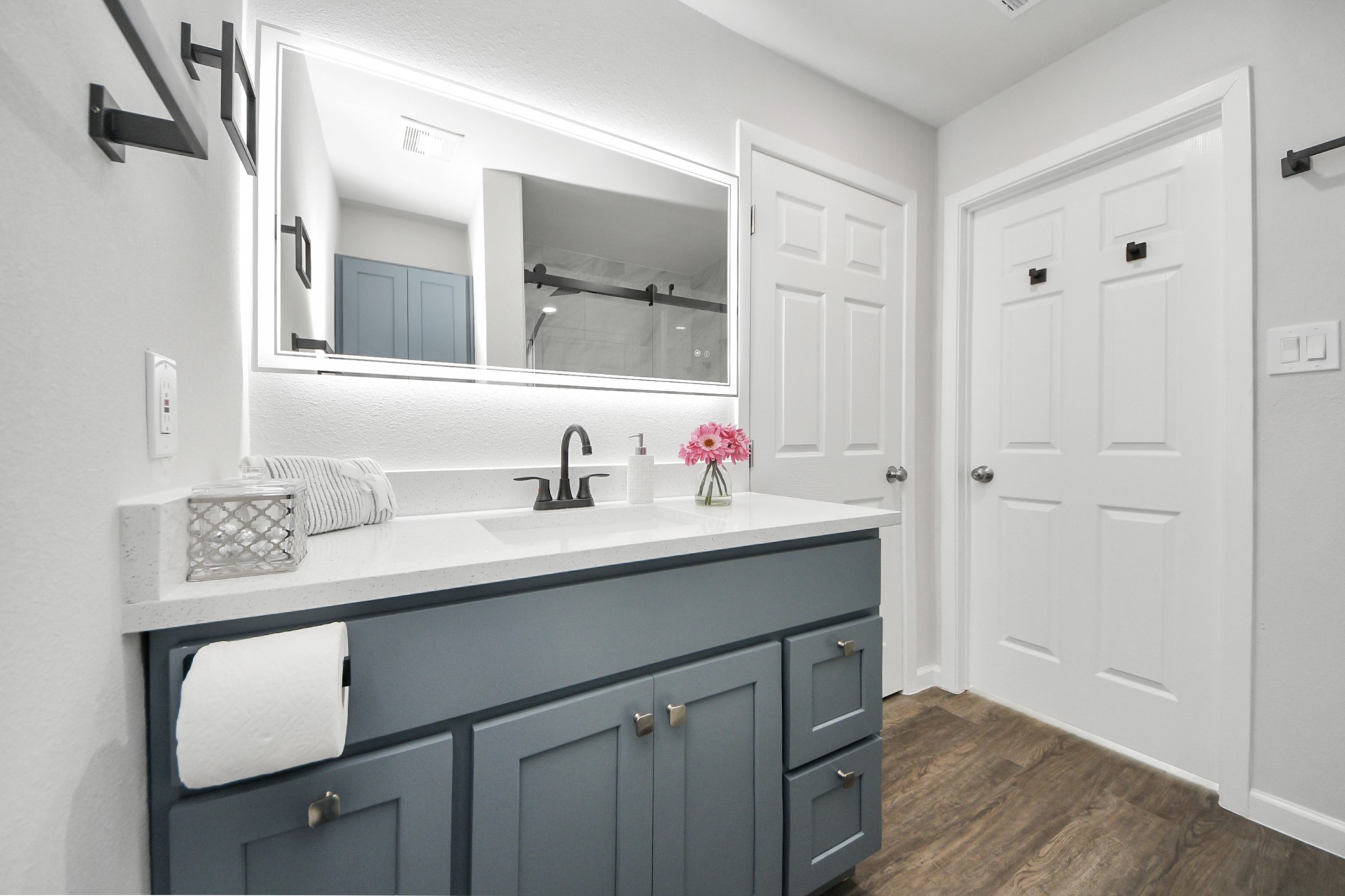 6511 Mohawk Street Houston, TX 77016 - Photo 14 of 28 MASTER BATH