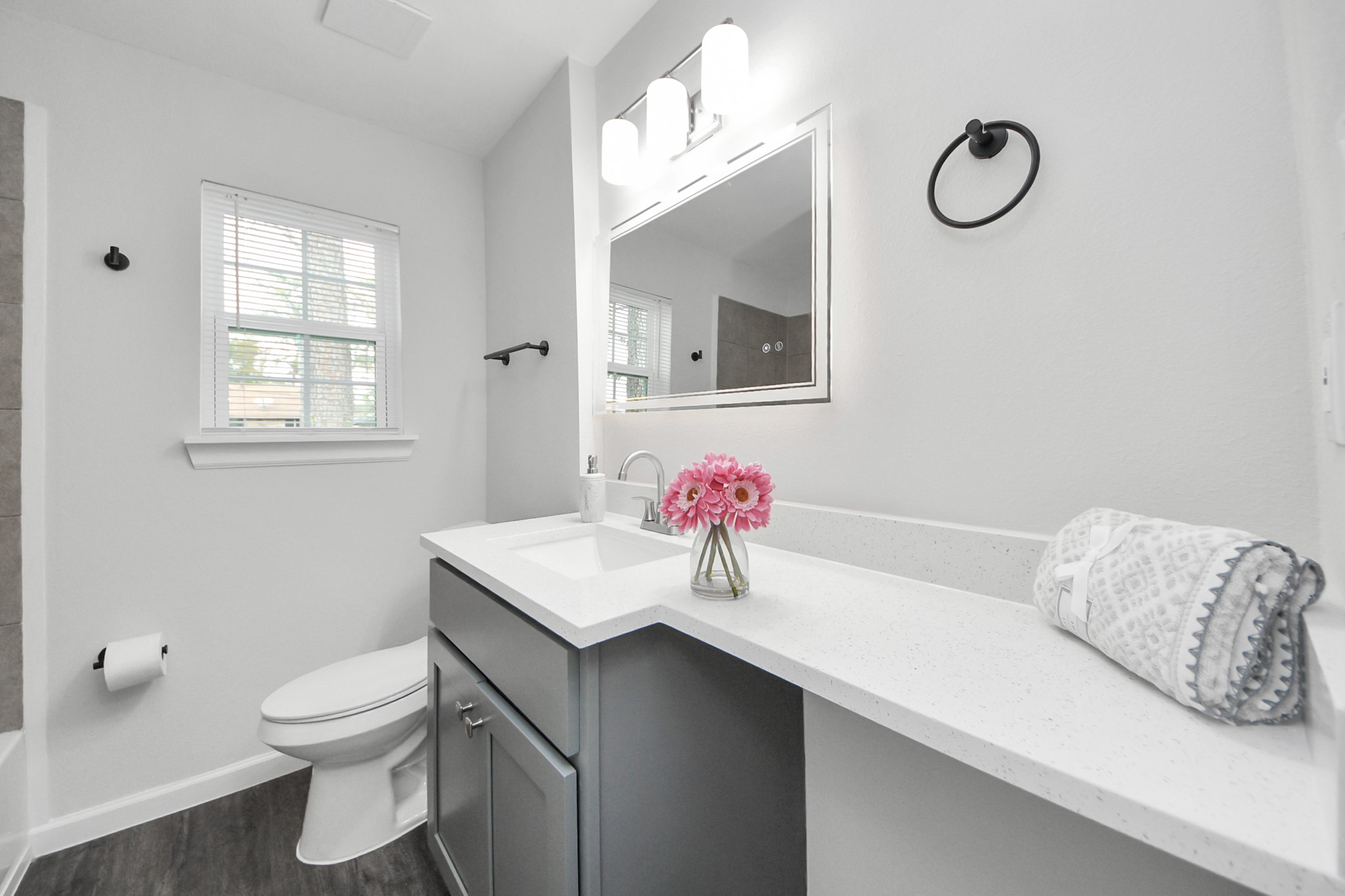 6511 Mohawk Street Houston, TX 77016 - Photo 21 of 28 BATHROOM #2