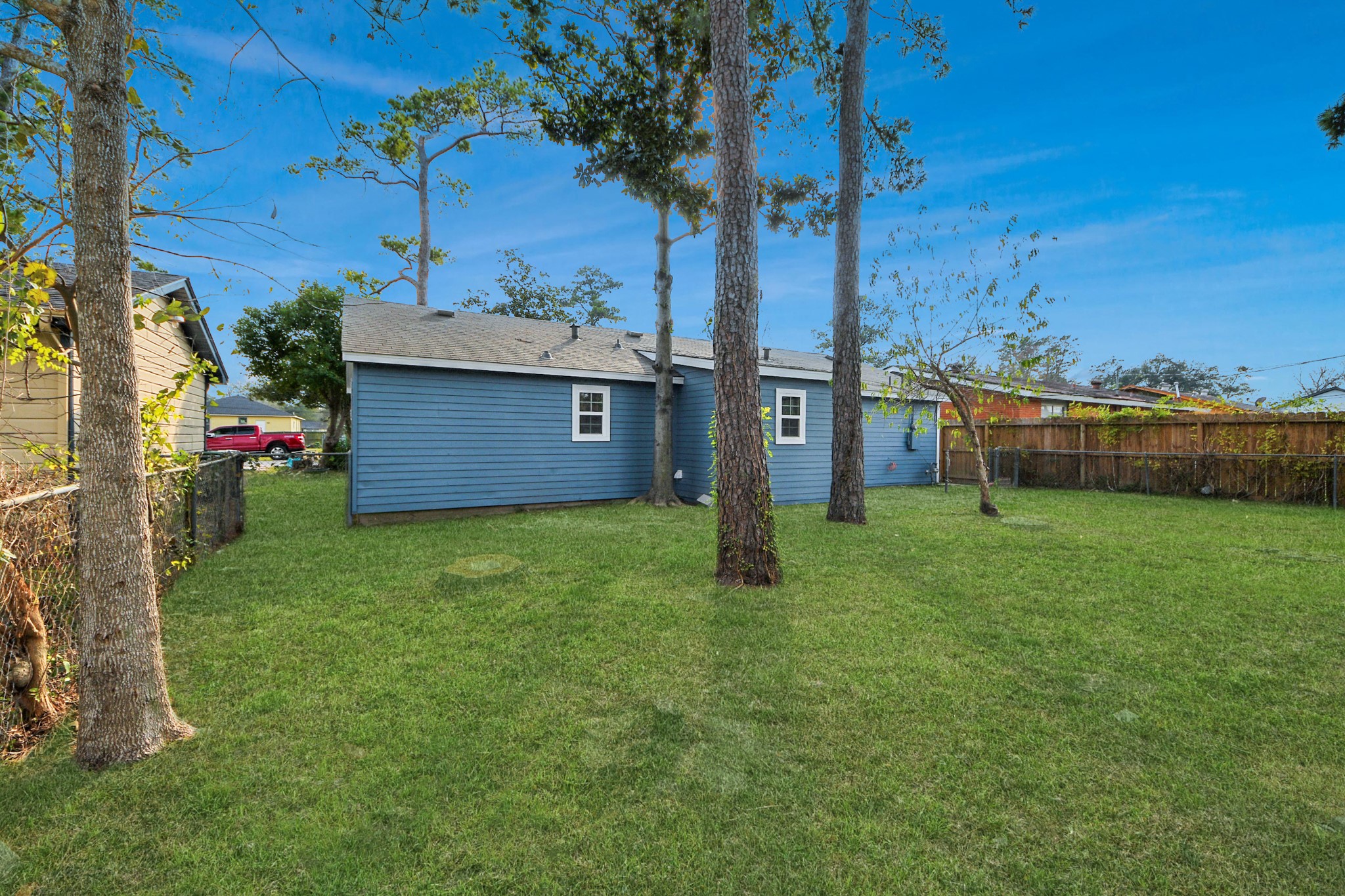 6511 Mohawk Street Houston, TX 77016 - Photo 25 of 28 REAR VIEW