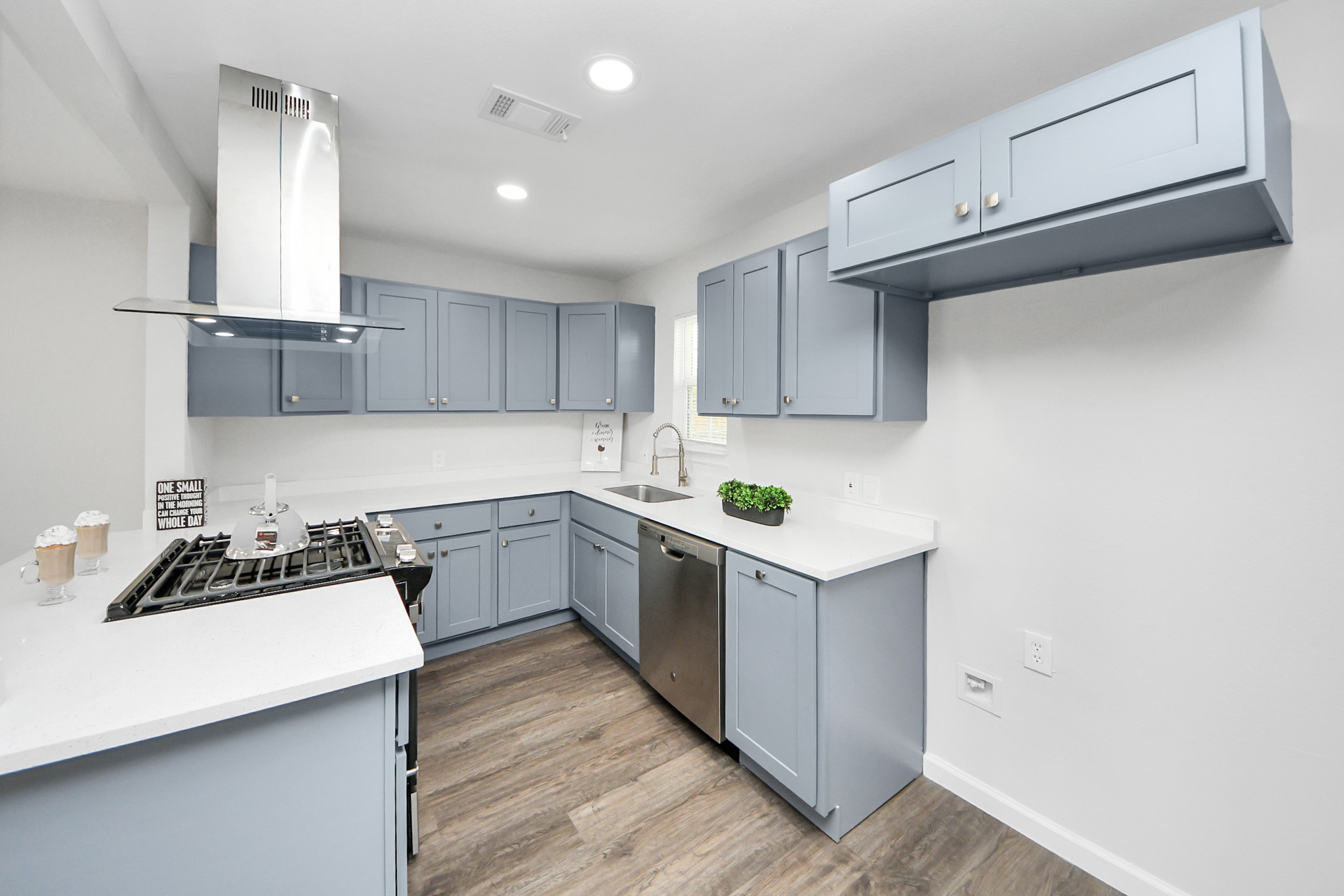 6511 Mohawk Street Houston, TX 77016 - Photo 4 of 28 KITCHEN