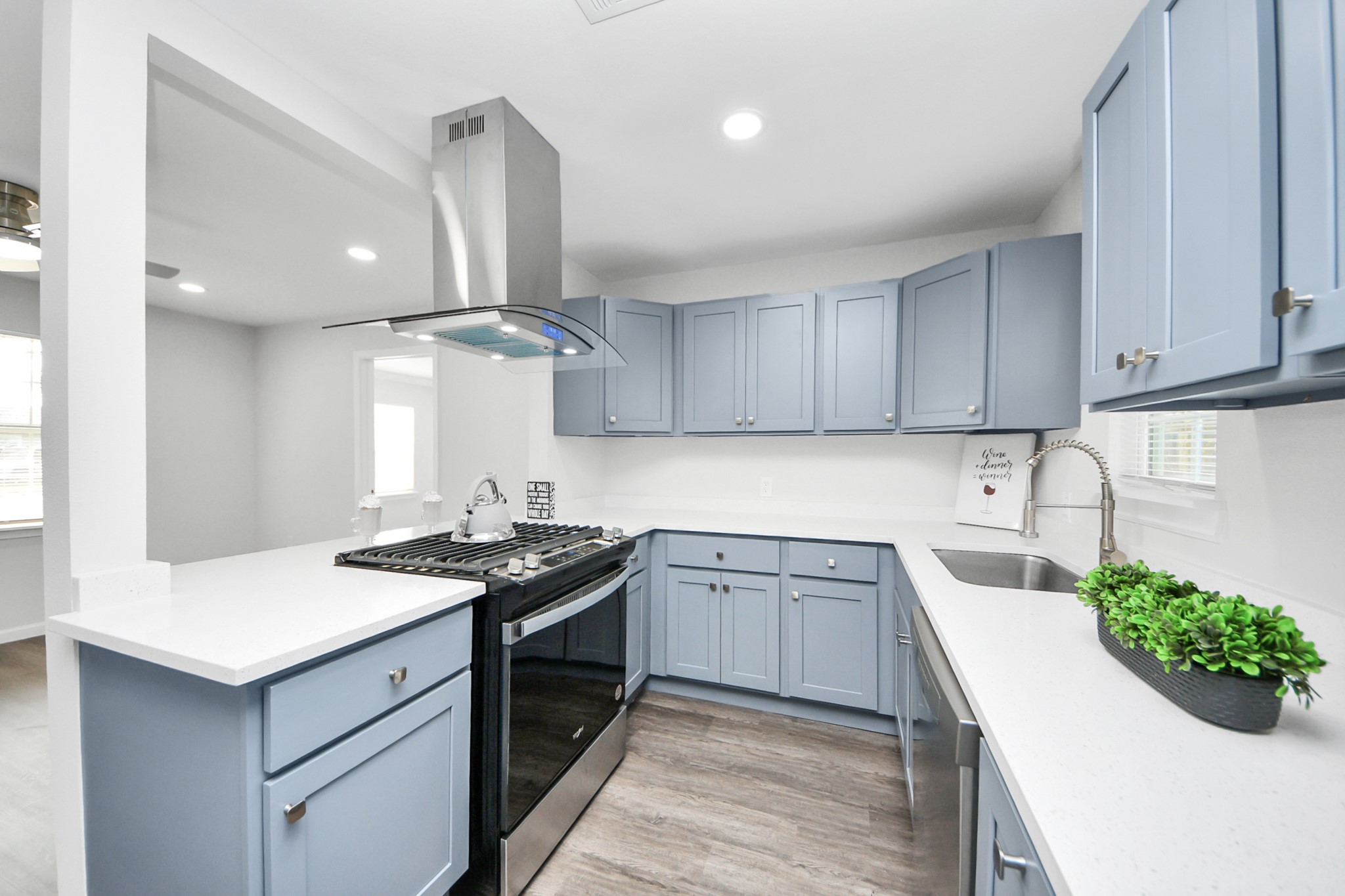 6511 Mohawk Street Houston, TX 77016 - Photo 5 of 28 KITCHEN