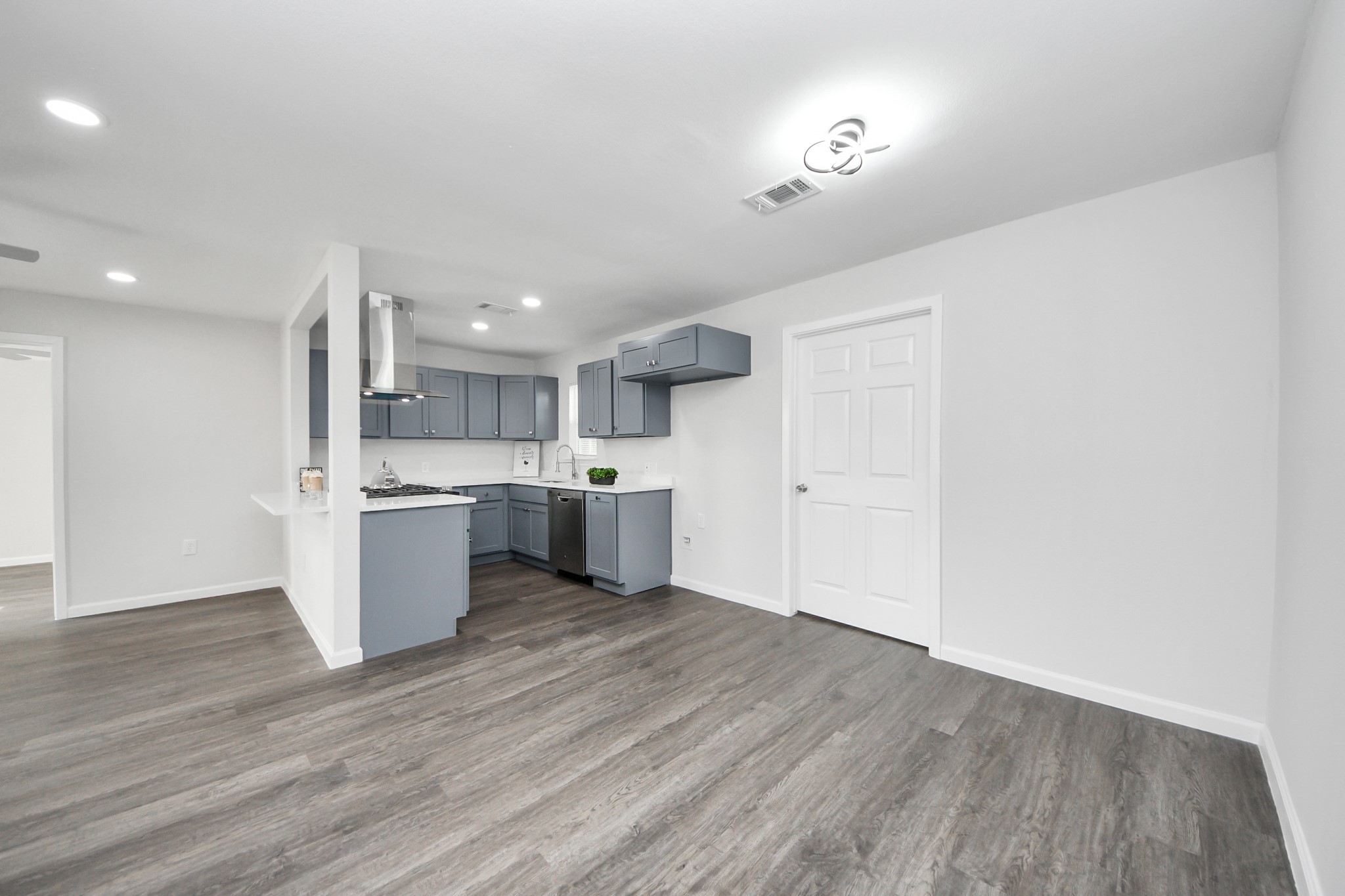 6511 Mohawk Street Houston, TX 77016 - Photo 8 of 28 DINING ROOM
