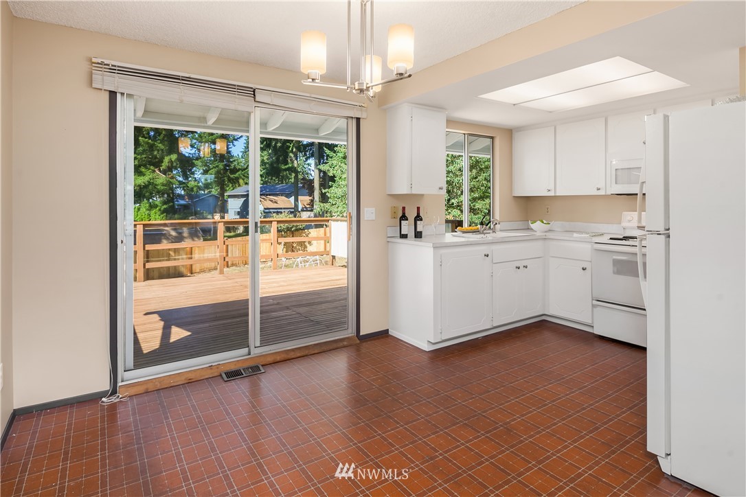 21620 6th Avenue West Bothell, WA 98021 - Photo 4 of 15