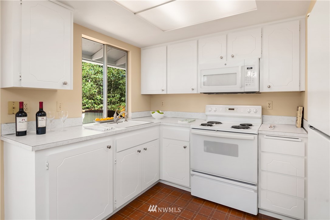 21620 6th Avenue West Bothell, WA 98021 - Photo 5 of 15