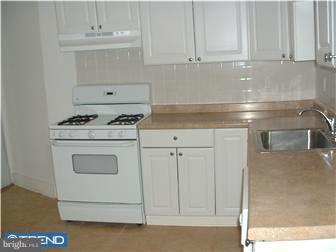 949 Springfield Road Darby, PA 19023 - Photo 6 of 10