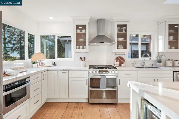 $885,000 | 6555 Saroni Drive, Oakland, CA 94611