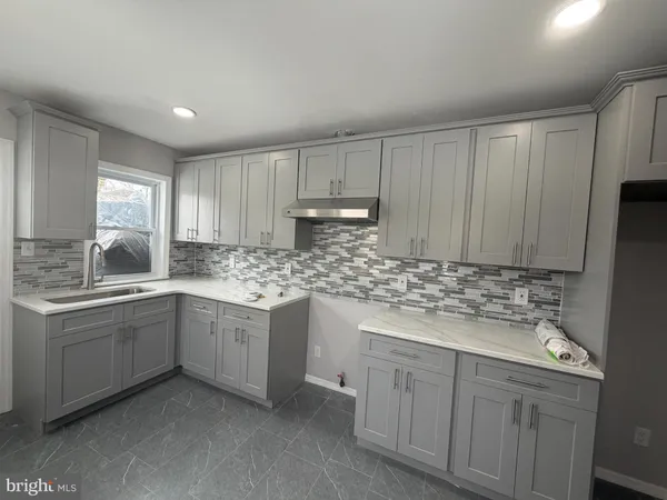 $2,650 | 6 Seward Avenue, Trenton, NJ 08609